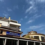 Hotel Golden Nest B25